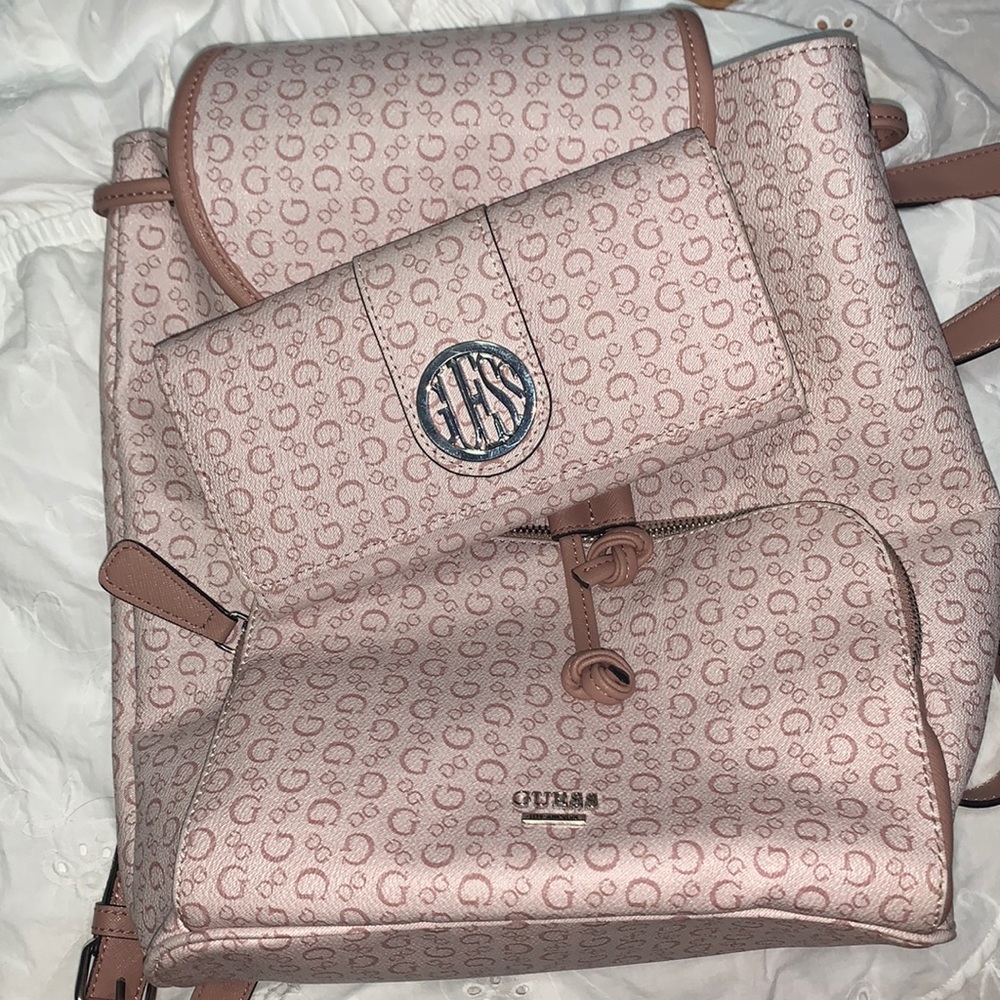 Authentic pink Guess wallet ❌❌❌SOLD❌❌❌